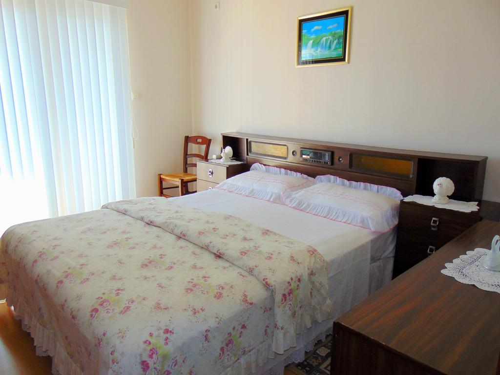 Pansion Kardum Bed and Breakfast Bibinje Rum bild